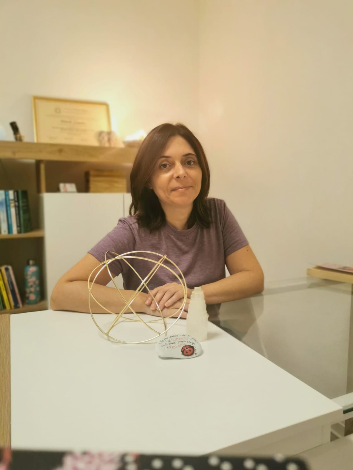 Roberta Scapolan nel suo studio La Via del Sé